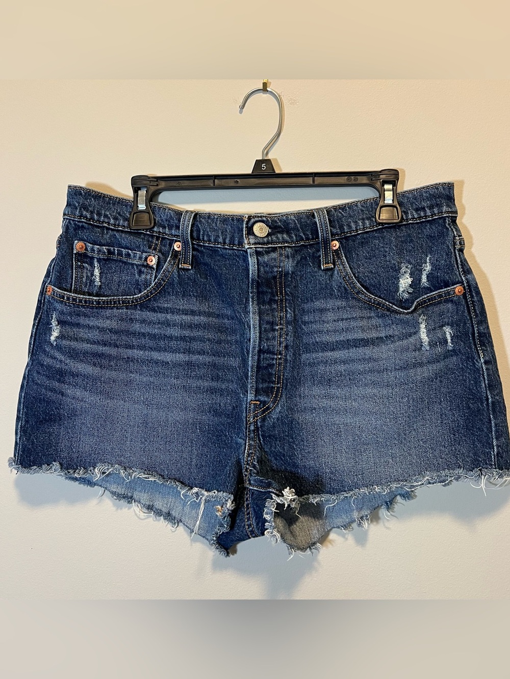 Levi’s Women’s 501 High Rise Button Fly Cutoff Shorts 33